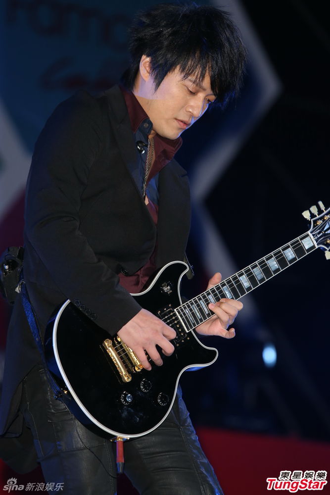 五月天尾牙演出high爆热度堪比演唱会