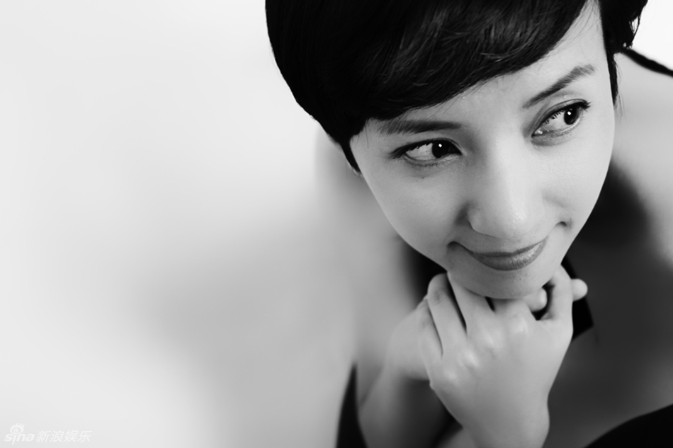组图:旸姿白云黑白写真曝光 显优雅灵动气质_高清图集_新浪网