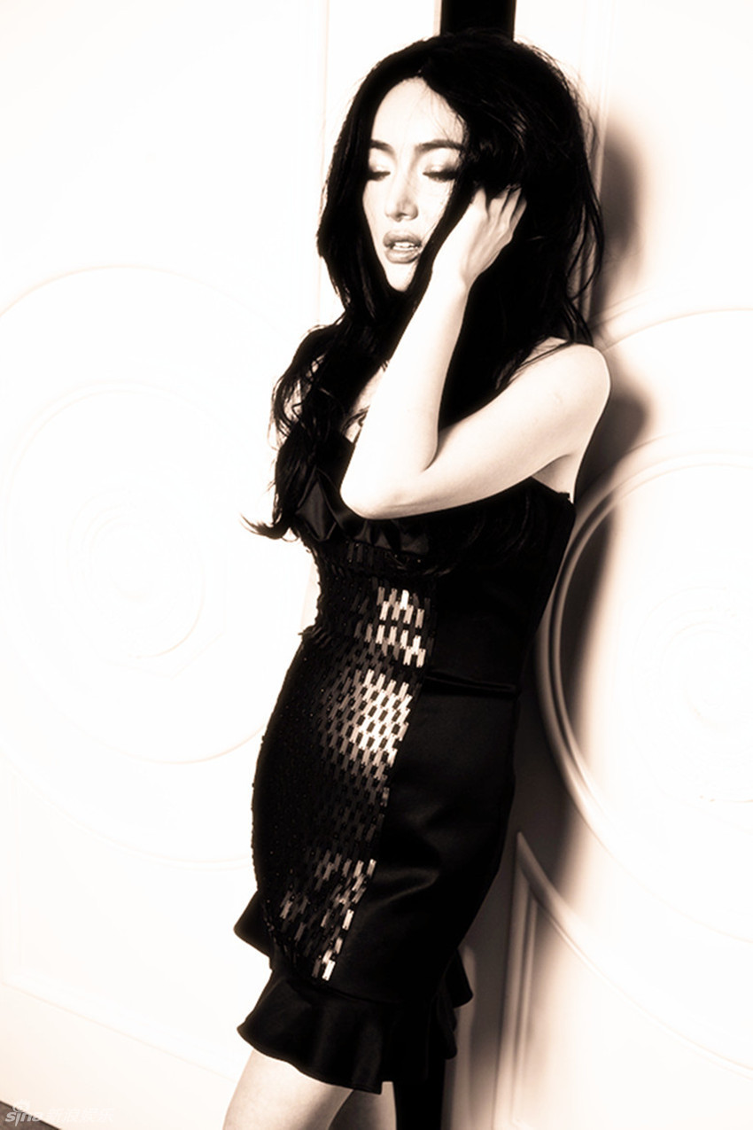 新浪娱乐讯 日前,性感女星叶倩云 (微博) 曝光了一