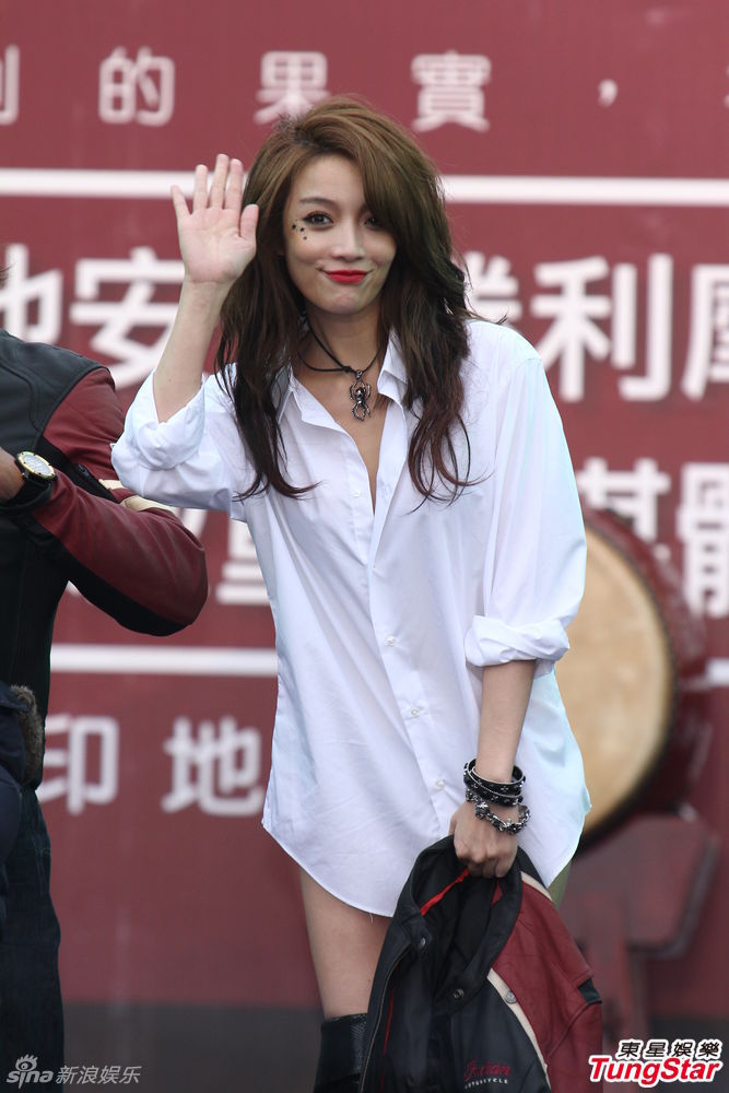 组图:蔡淑臻衬衫透视秀美腿 澄清暂无意结婚_高清图集_新浪网