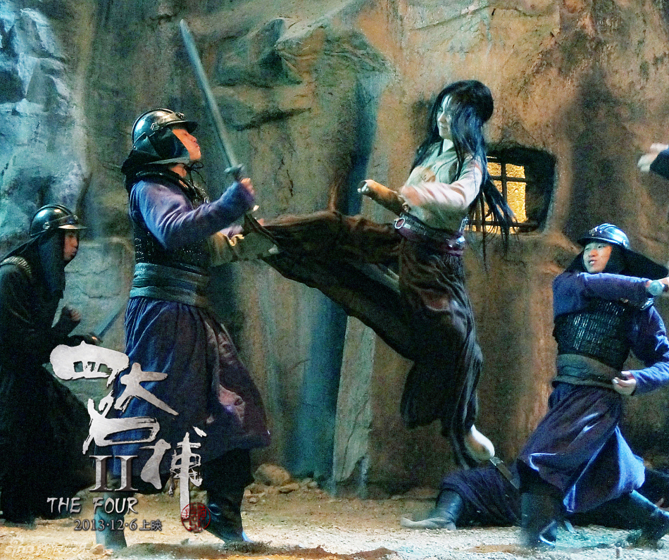 陈嘉上跪地给邓超示范