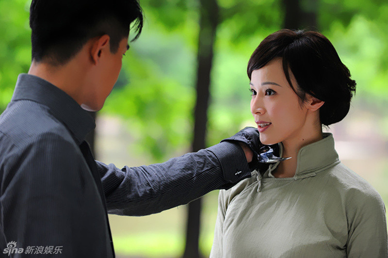 新浪娱乐讯 年代大戏《烽火佳人》正在安徽等卫视热播,石小群在剧中