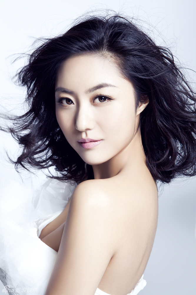 组图:张馨心性感写真 冰肌玉骨不失俏皮