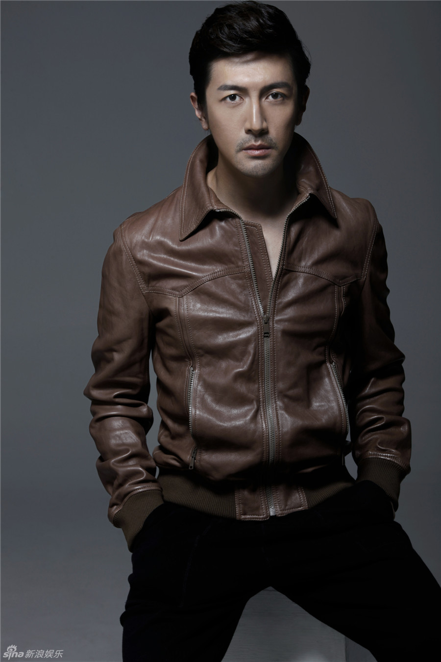 组图:张鲁一时尚写真散发熟男魅力_高清图集_新浪网