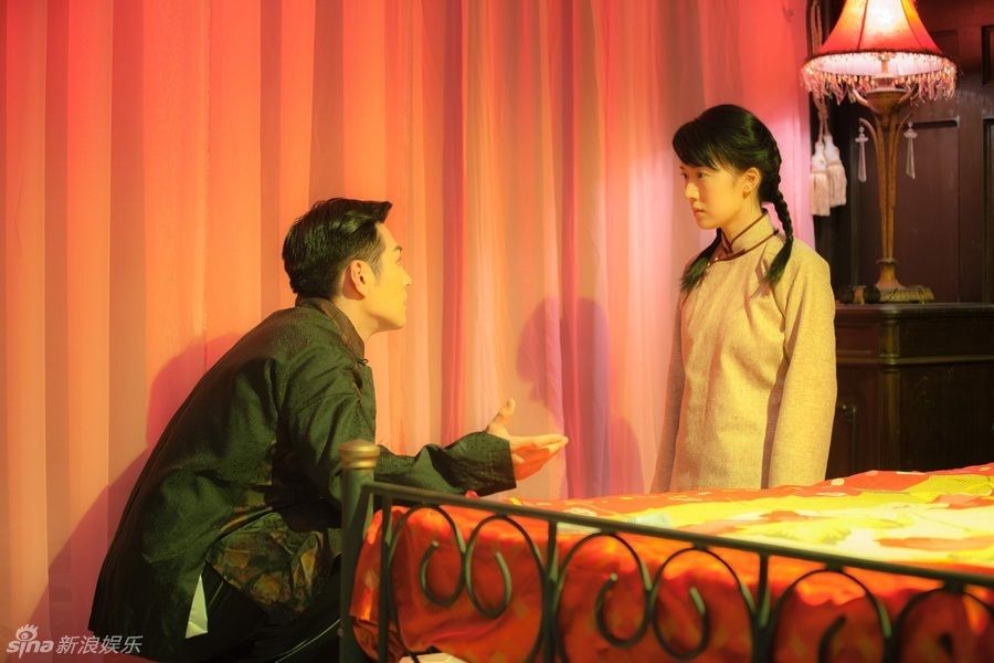 组图:《绞刑架》曝床照 严屹宽李念激情戏尴尬_高清图集_新浪网