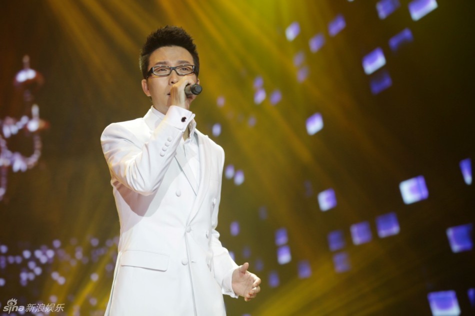 组图:李玉刚新能量推介会突破华丽蜕变