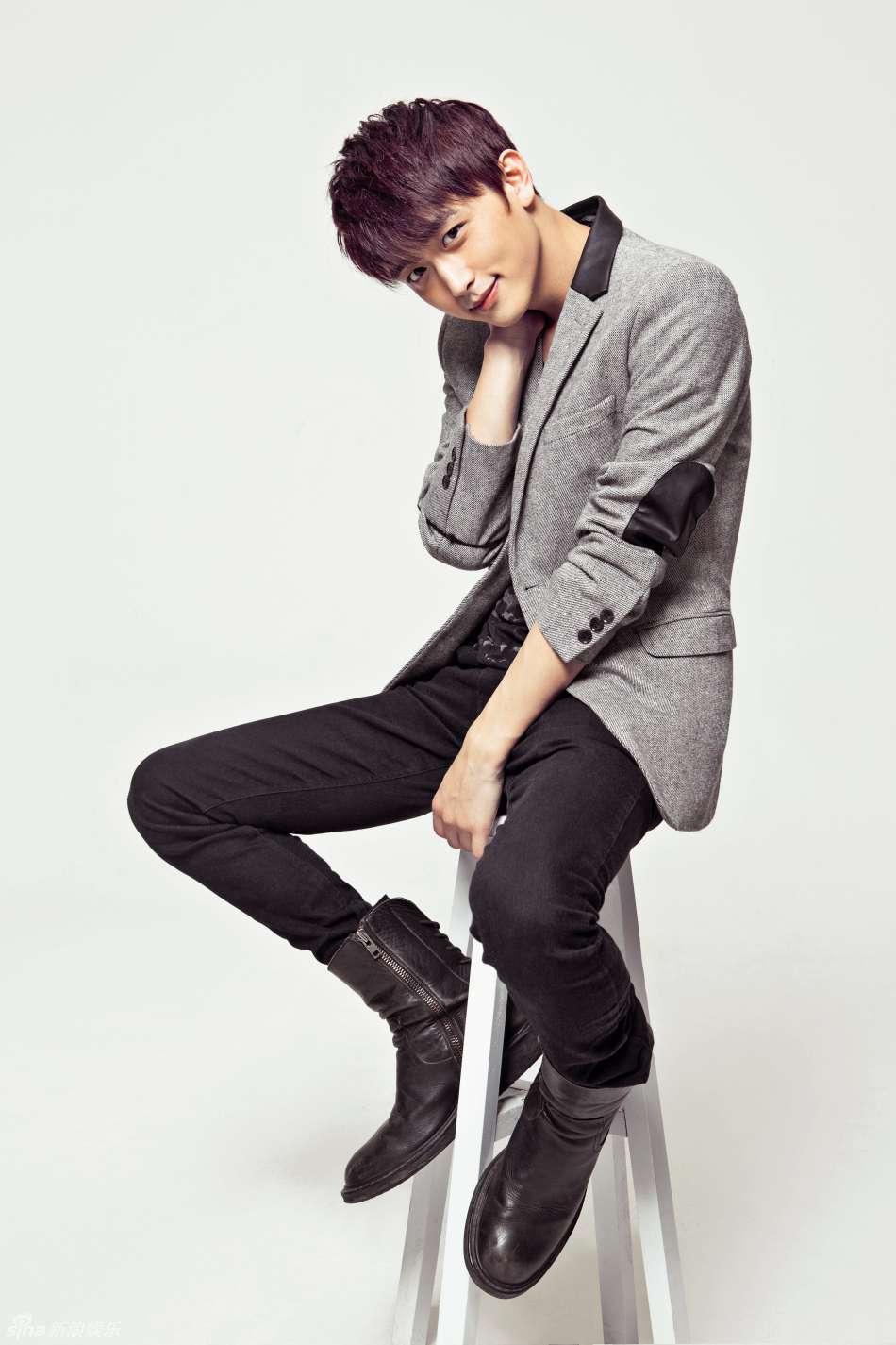 组图:花美男韩野轻熟写真 九宫格表情帅气搞怪_高清图集_新浪网