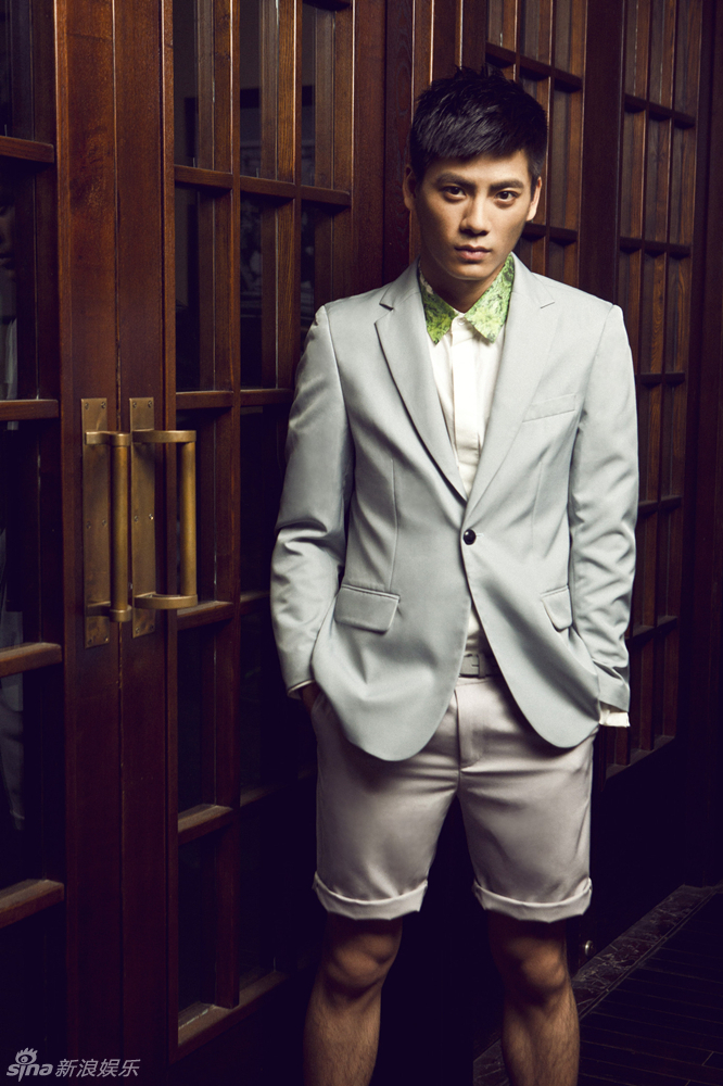 组图:王子睿全新雅痞写真 完美诠释型男本色