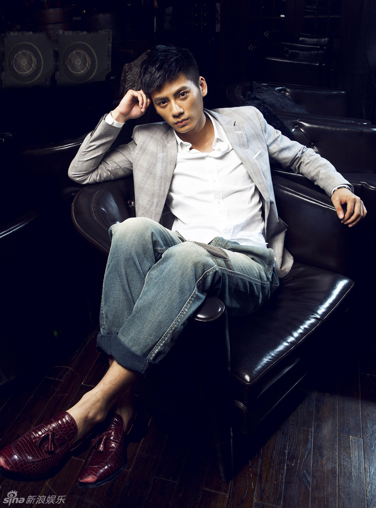 组图:王子睿全新雅痞写真 完美诠释型男本色
