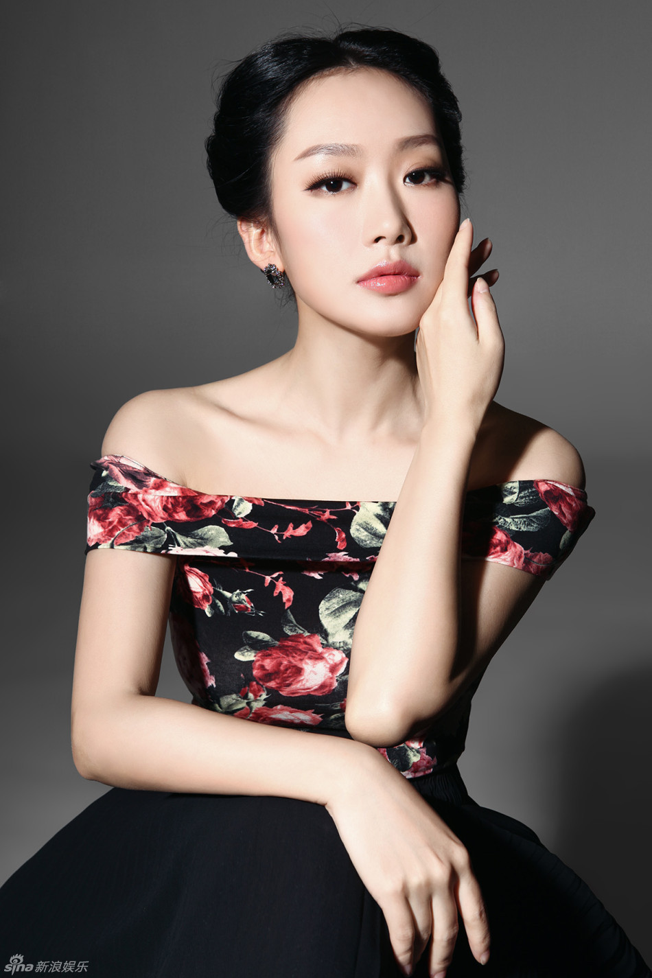 刘一缇复古风写真 典雅精致秀香肩