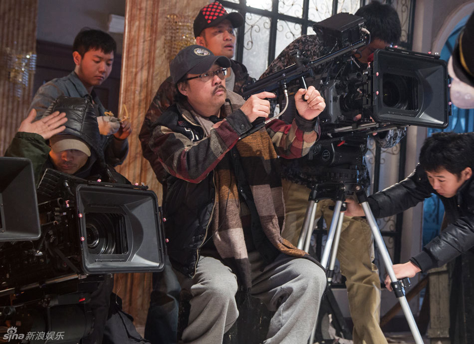 组图:导演于敏执导罗晋演戏片场逗乐_高清图集_新浪网