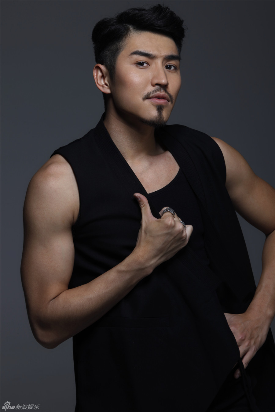 《零下三十八度》孟召重展型男范儿