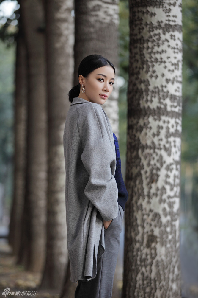 组图:姚芊羽深秋时装大片 优雅演绎熟女魅力