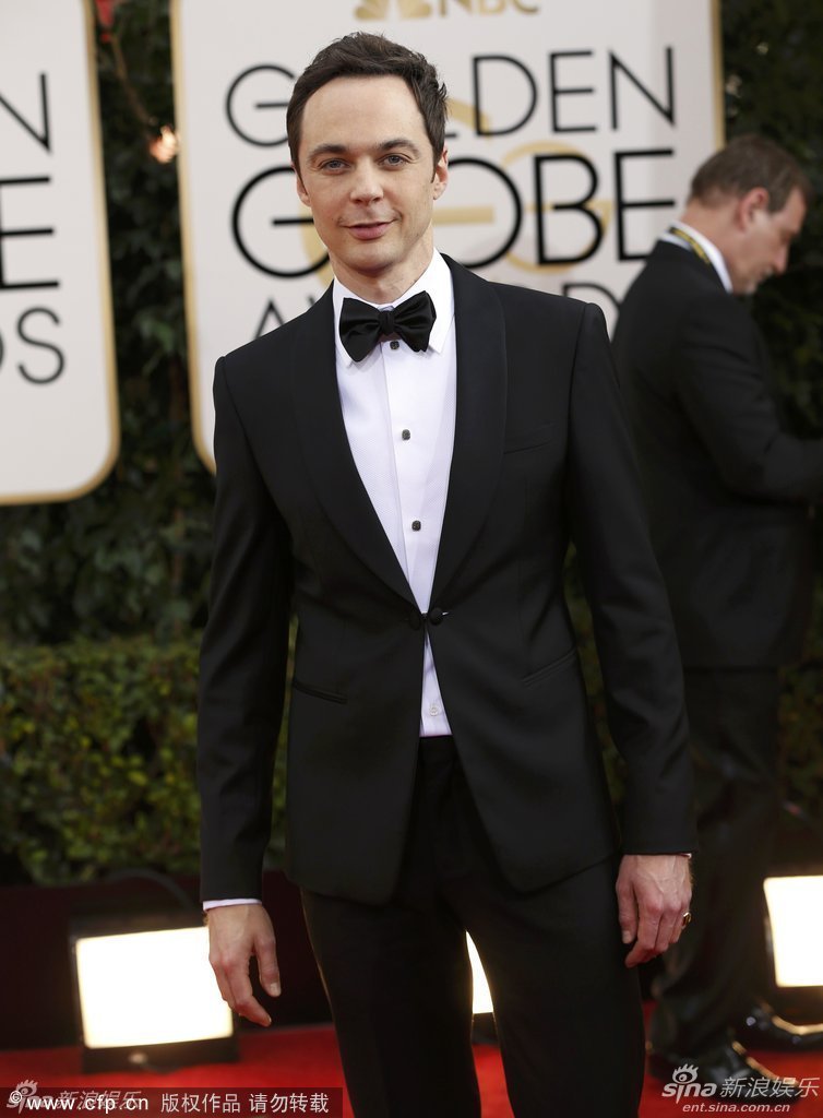 组图:金球奖红毯"谢耳朵"吉姆展露迷人笑容_高清图集_新浪网