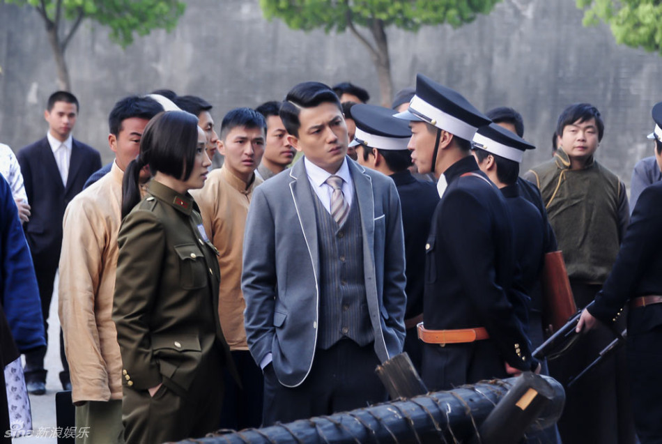 组图:李艳《一代枭雄》帅气军装霸气出镜_高清图集_新浪网