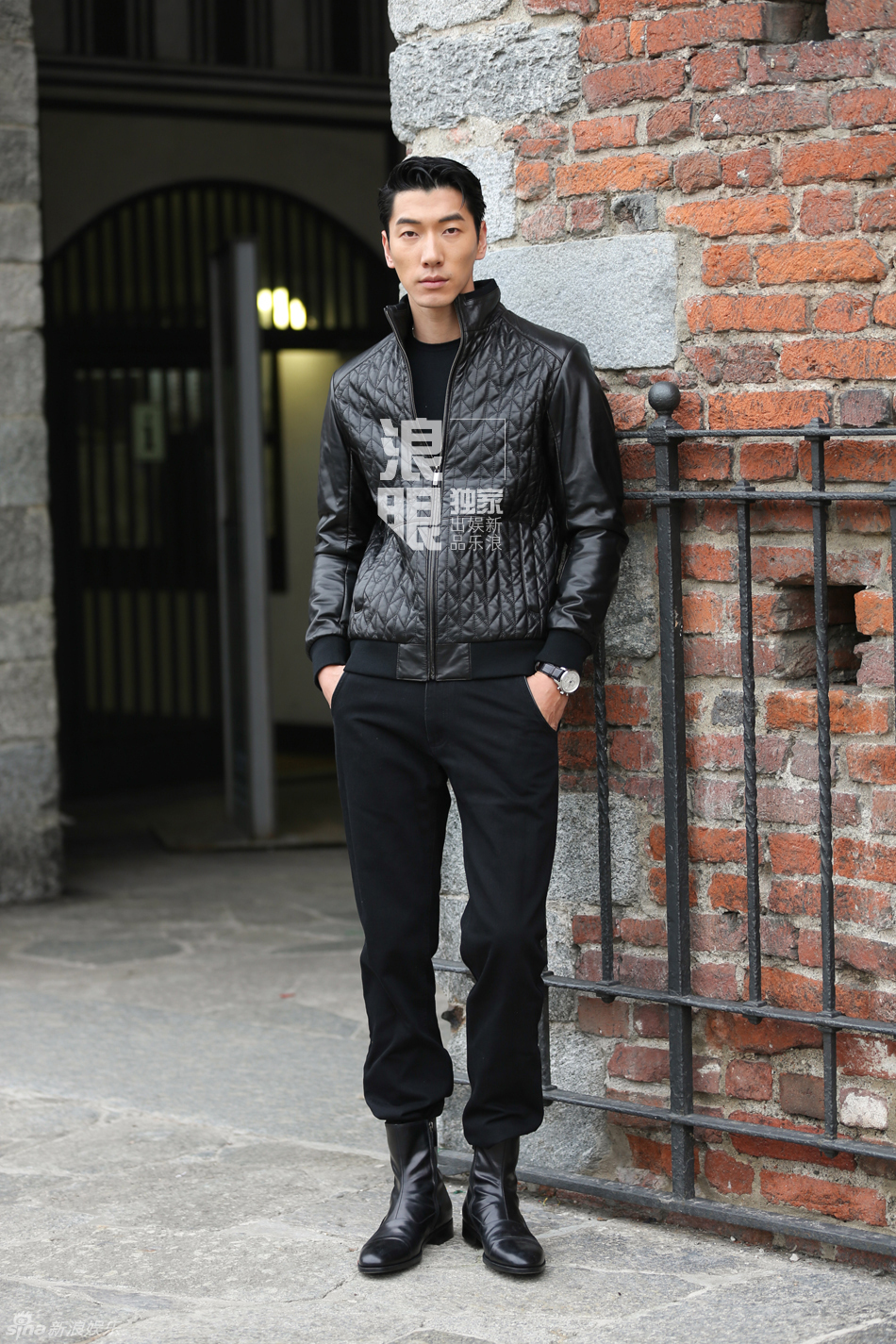 新浪娱乐讯 近日,新浪独家探访张亮米兰时尚大片拍摄现场,记录下男神