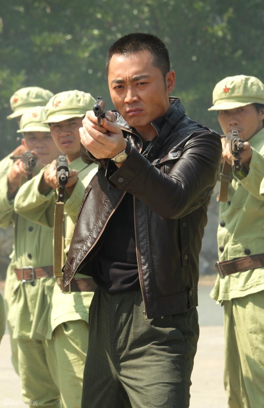 组图:沈晓海《铁血尖刀》枪姿飒爽硬功夫获赞_高清图集_新浪网