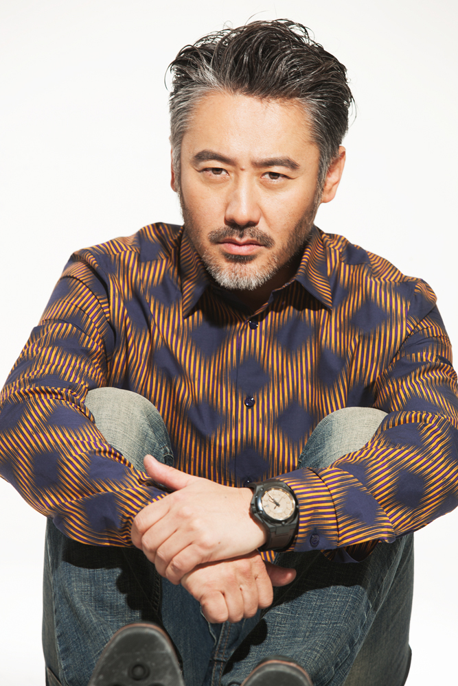 组图:吴秀波写真大展笑容 大叔魅力冬日温暖_高清图集_新浪网