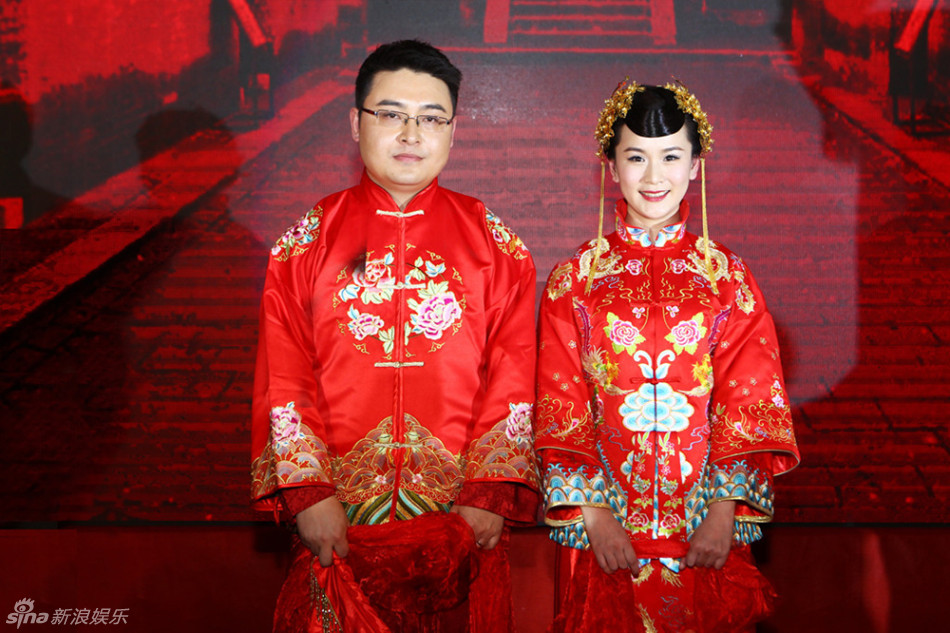 组图:演员洛葳中式婚礼 蔡明闫妮胡歌到场祝贺