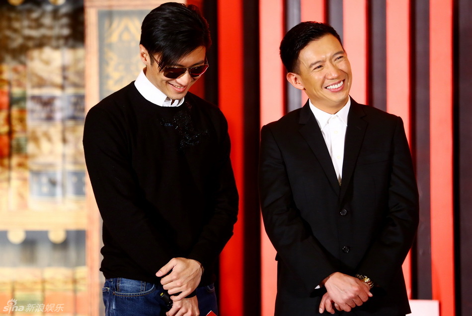 组图:《澳门风云》首映 周润发夫妻恩爱_高清图集_新浪网