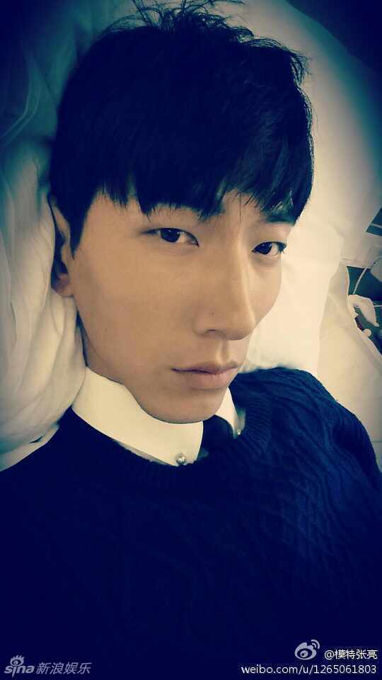 组图:张亮长脸自拍遭调侃马脸代言人_高清图集_新浪网