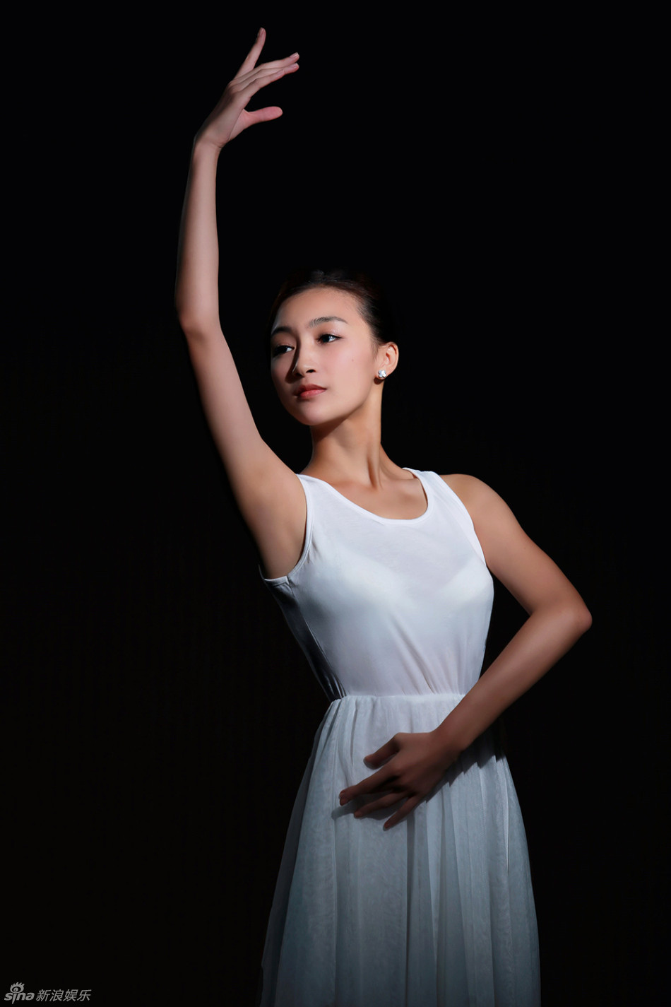 组图:曲双双艺术体操写真白裙飘逸_高清图集_新浪网