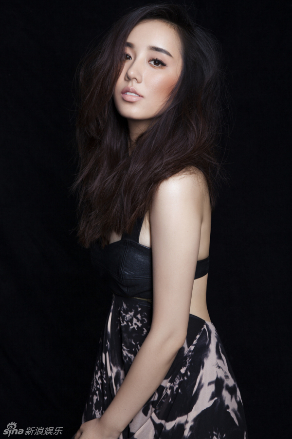 组图:吕一性感写真深v露背秀诱人曲线_高清图集_新浪网