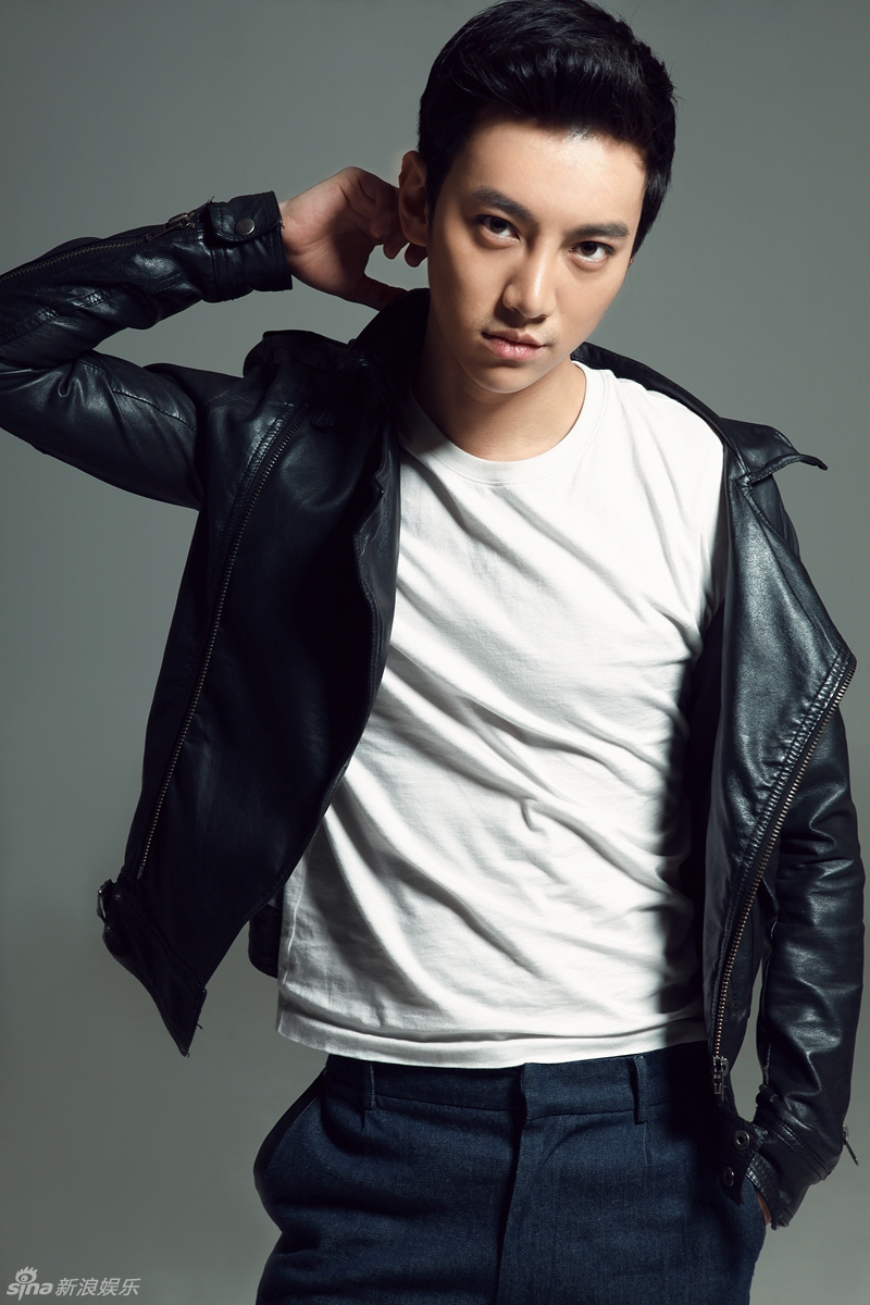 组图:徐可写真清新自然 展大男孩本色_高清图集_新浪网