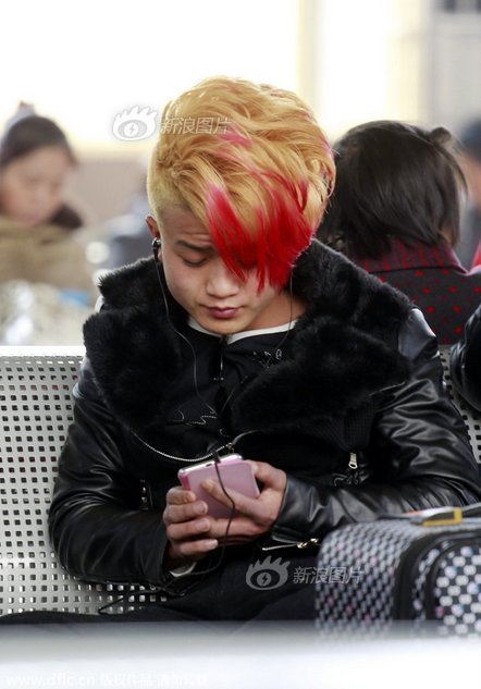 组图:春运中的奇特发型 杀马特洗剪吹抢眼_高清图集_新浪网