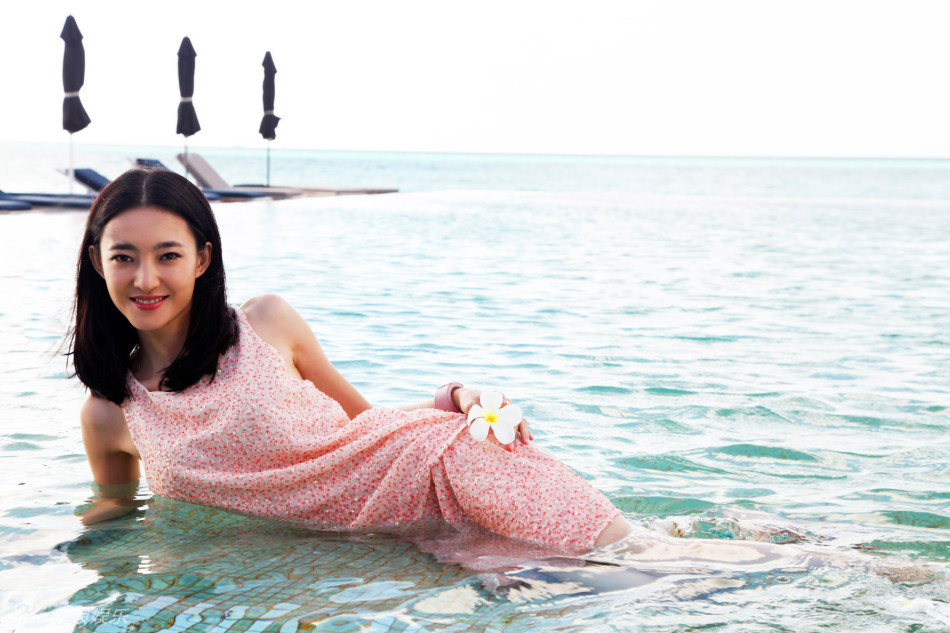 组图:王丽坤泳池湿身写真 清新灵动笑靥如花_高清图集_新浪网