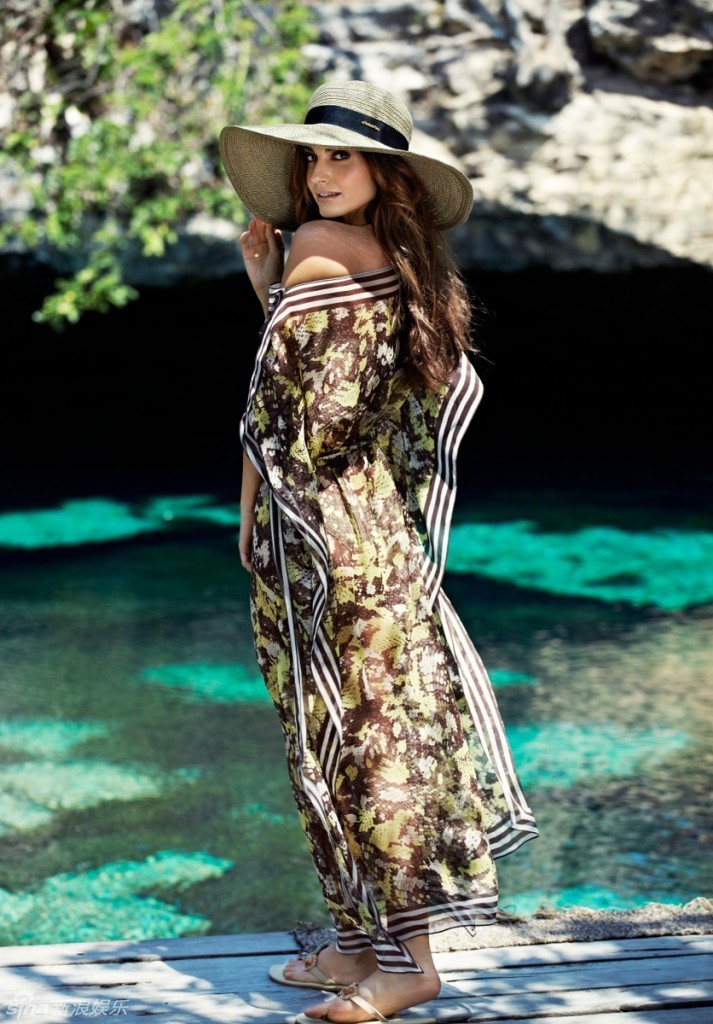 混血模特阿里阿德妮·阿提斯(ariadne-artiles)近日推出夏日写真集