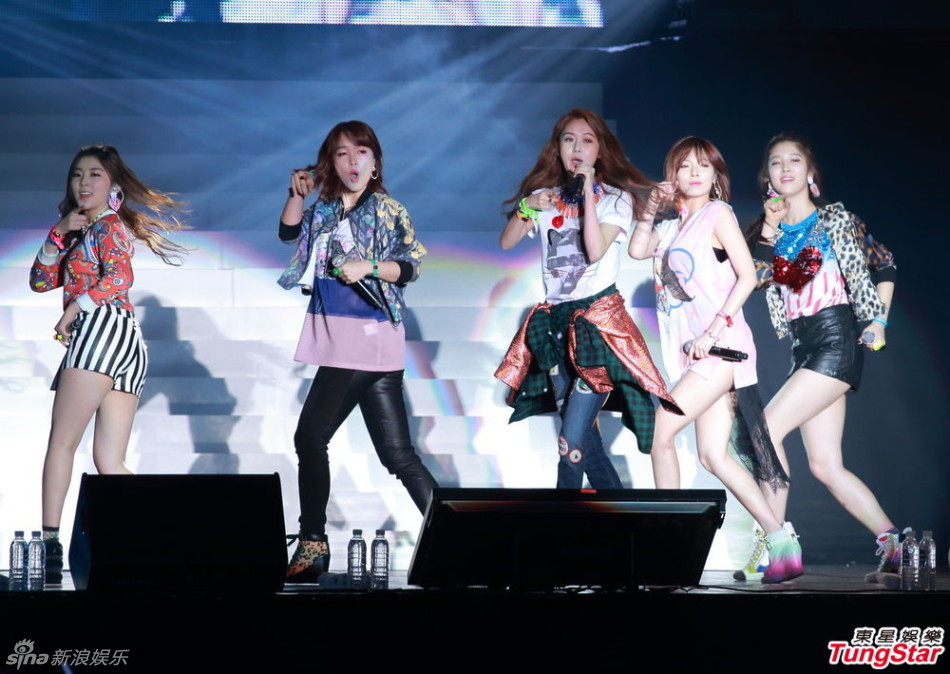 20140210音乐女团4minute性感登陆香港热舞秀美腿