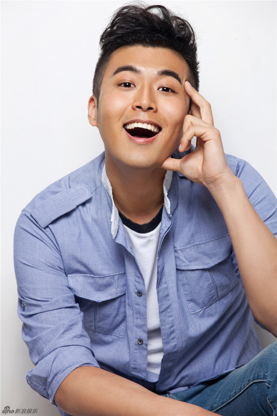 组图:王今铎笑容阳光展青春活力_高清图集_新浪网