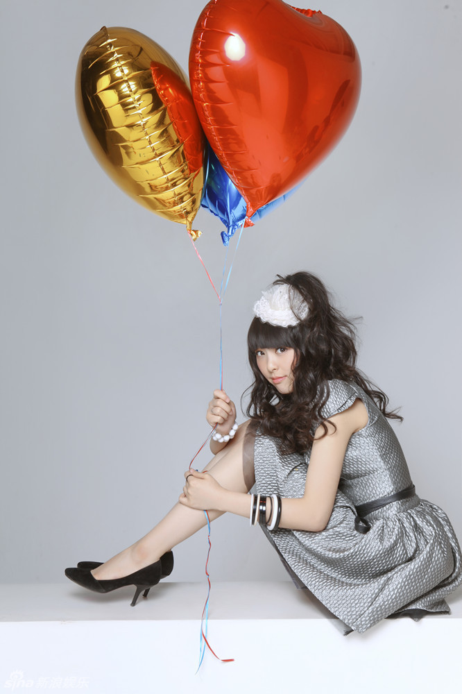 组图童可可情人节发新歌尽显甜蜜