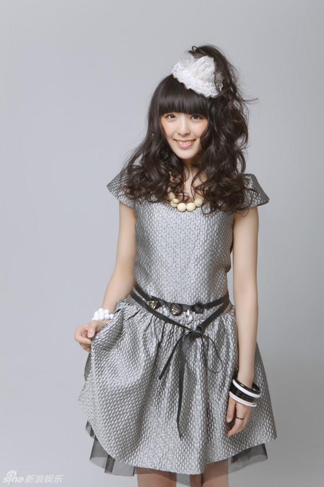 组图童可可情人节发新歌尽显甜蜜