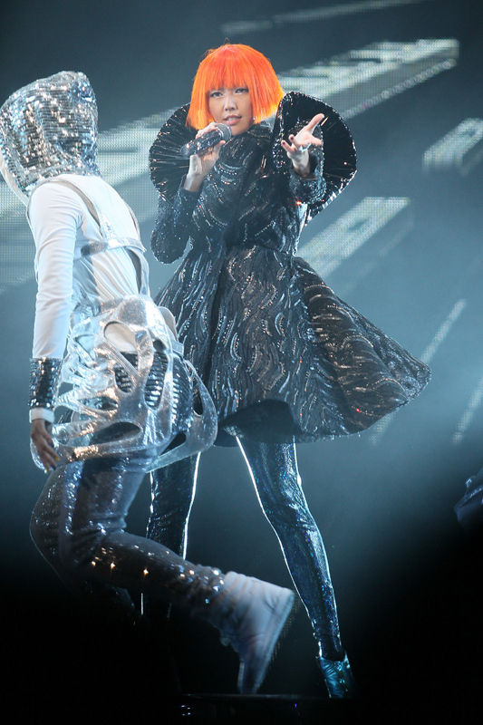 新浪娱乐讯 2月14日,"孙燕姿2014克卜勒世界巡回演唱会"台北首站率先