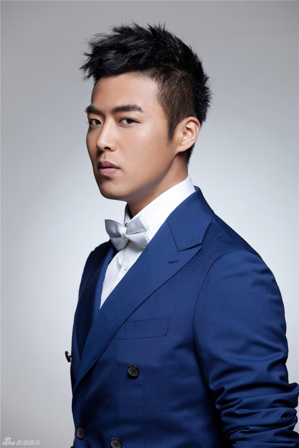 王今铎酷感十足