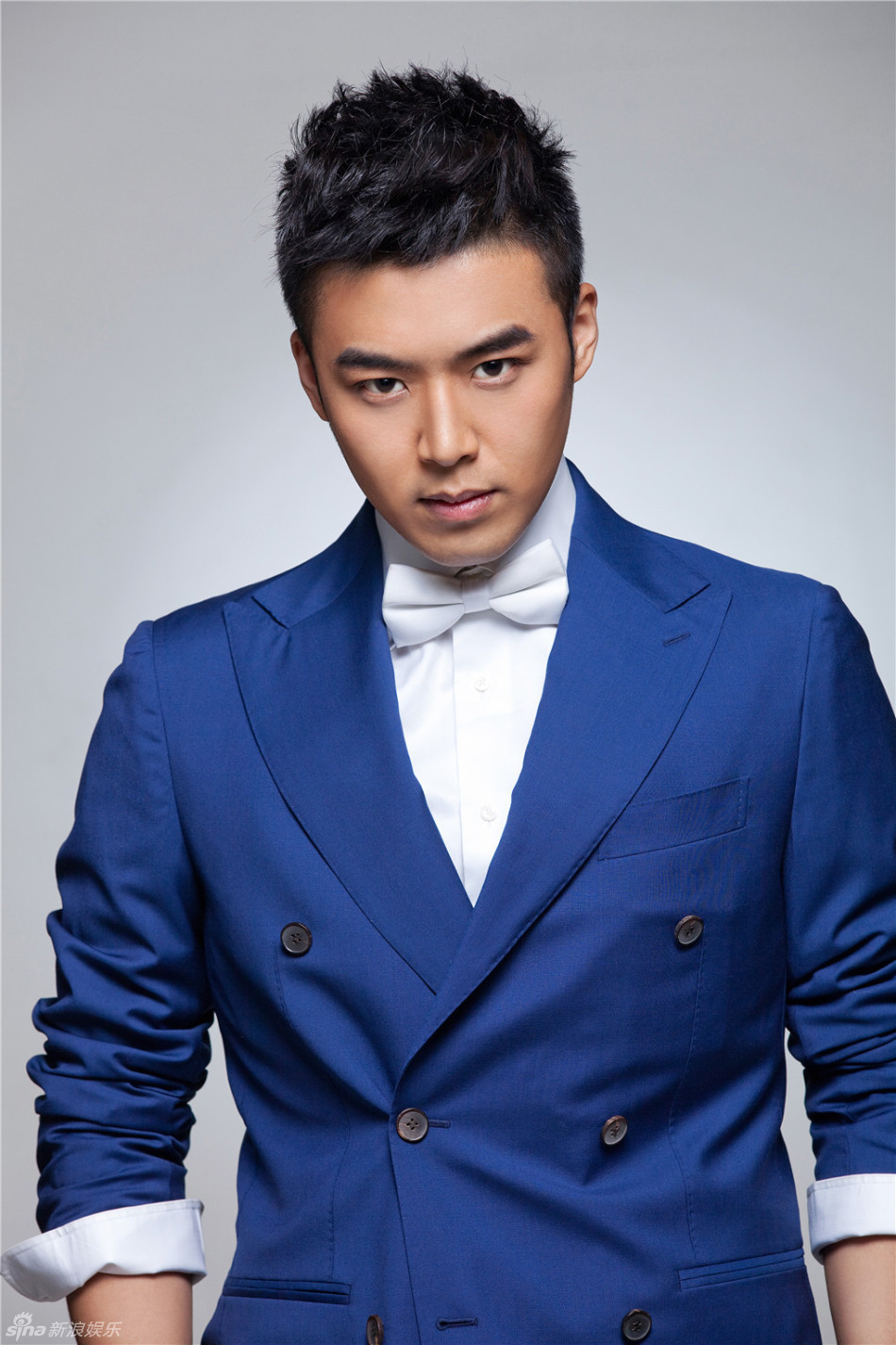 王今铎酷感十足