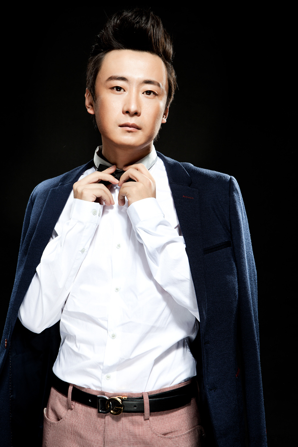 组图李滨写真显单眼皮男生帅气一面