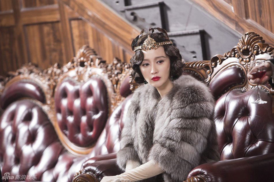 组图:《千金女贼》曝张萌剧照演绎女王范