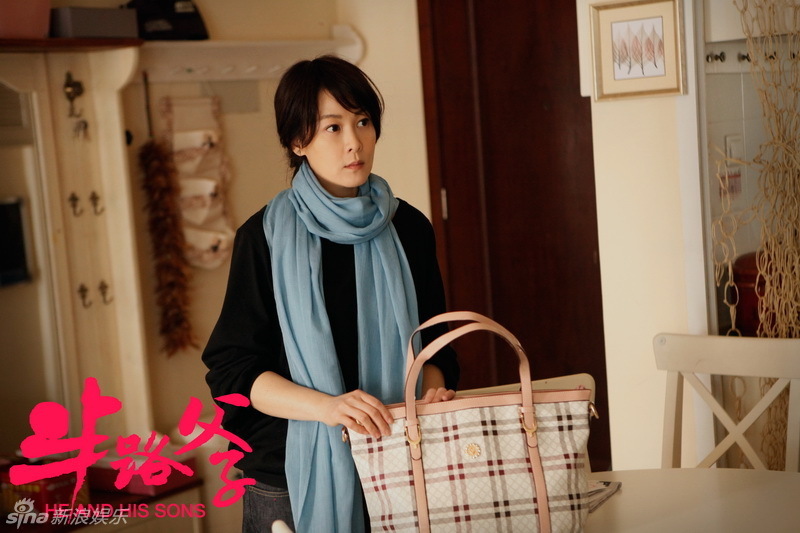 组图半路父子张国立刘若英甜蜜备喜帖