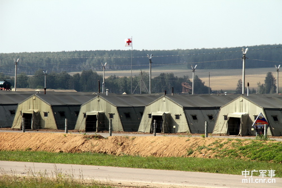 组图:现场实拍中俄军演营地 真枪实弹高手如云_高清图集_新浪网