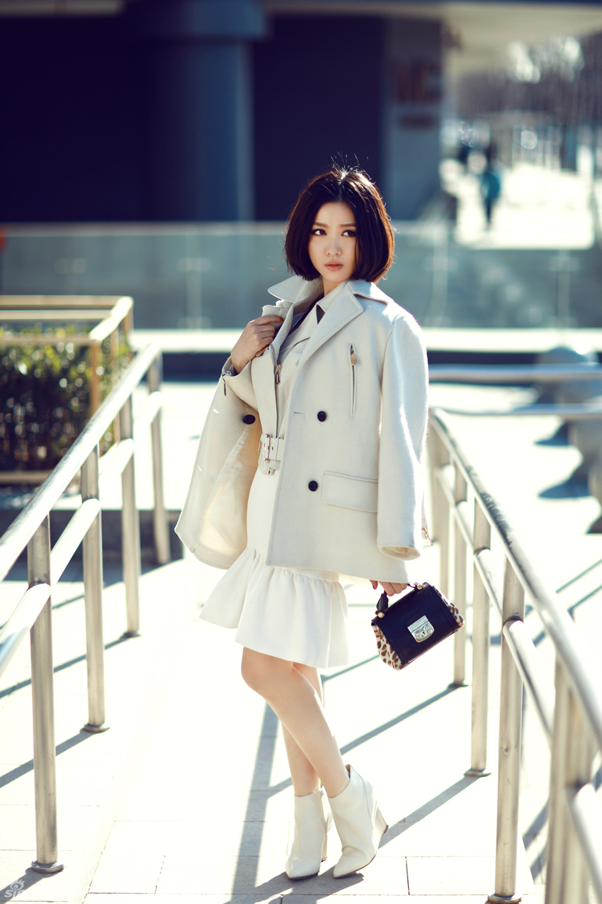 组图:姚贝娜春日街拍 展随性优雅女人味_高清图集_新浪网