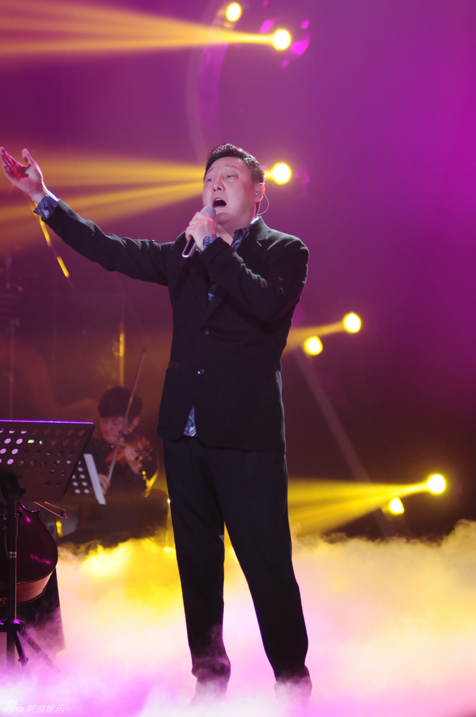 组图:邓紫棋热辣劲舞 周笔畅绝地反击_高清图集_新浪网