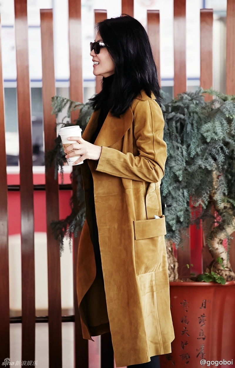 王菲潮装赴巴黎时装周