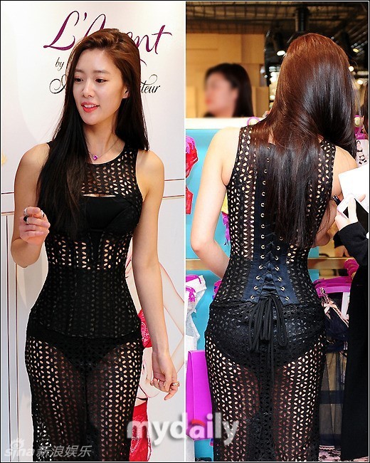 3月7日下午,韩国女星clara以一身火辣的性感造型出席代言的内衣品牌在