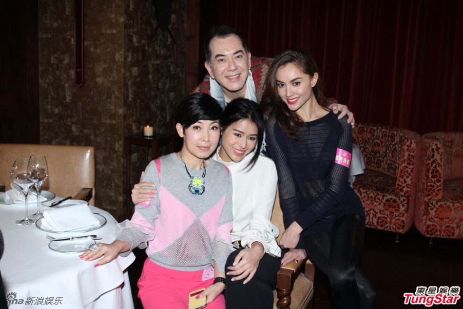 组图:胡杏儿否认李思捷追求 称手挽手是好友_高清图集_新浪网