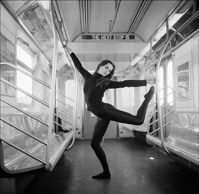 组图:美摄影师拍舞台之外的芭蕾舞者_欧美星闻_明星-超级明星