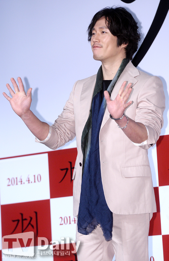 组图:韩星张赫赵宝儿挽手宣传新片《刺》