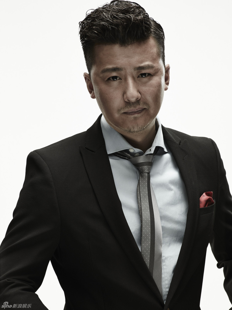 组图:柳小海黑白映像曝光 眼神忧郁展熟男风采_高清图集_新浪网